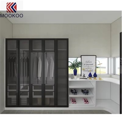 এস্তোনিয়ায় কাঠের পোশাকের দোকান ফিটিং